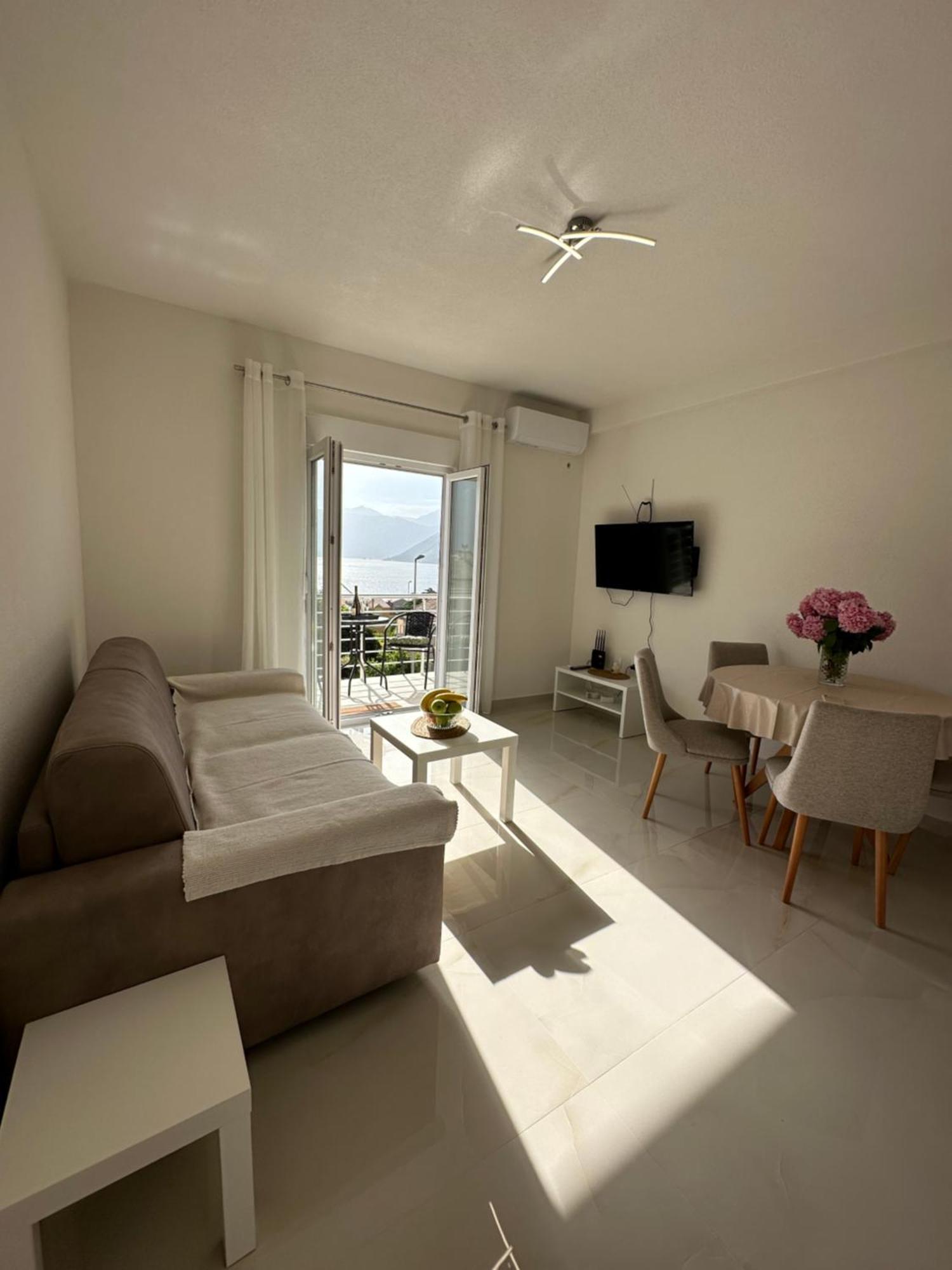 Sunny Apartment Kotor Exteriör bild