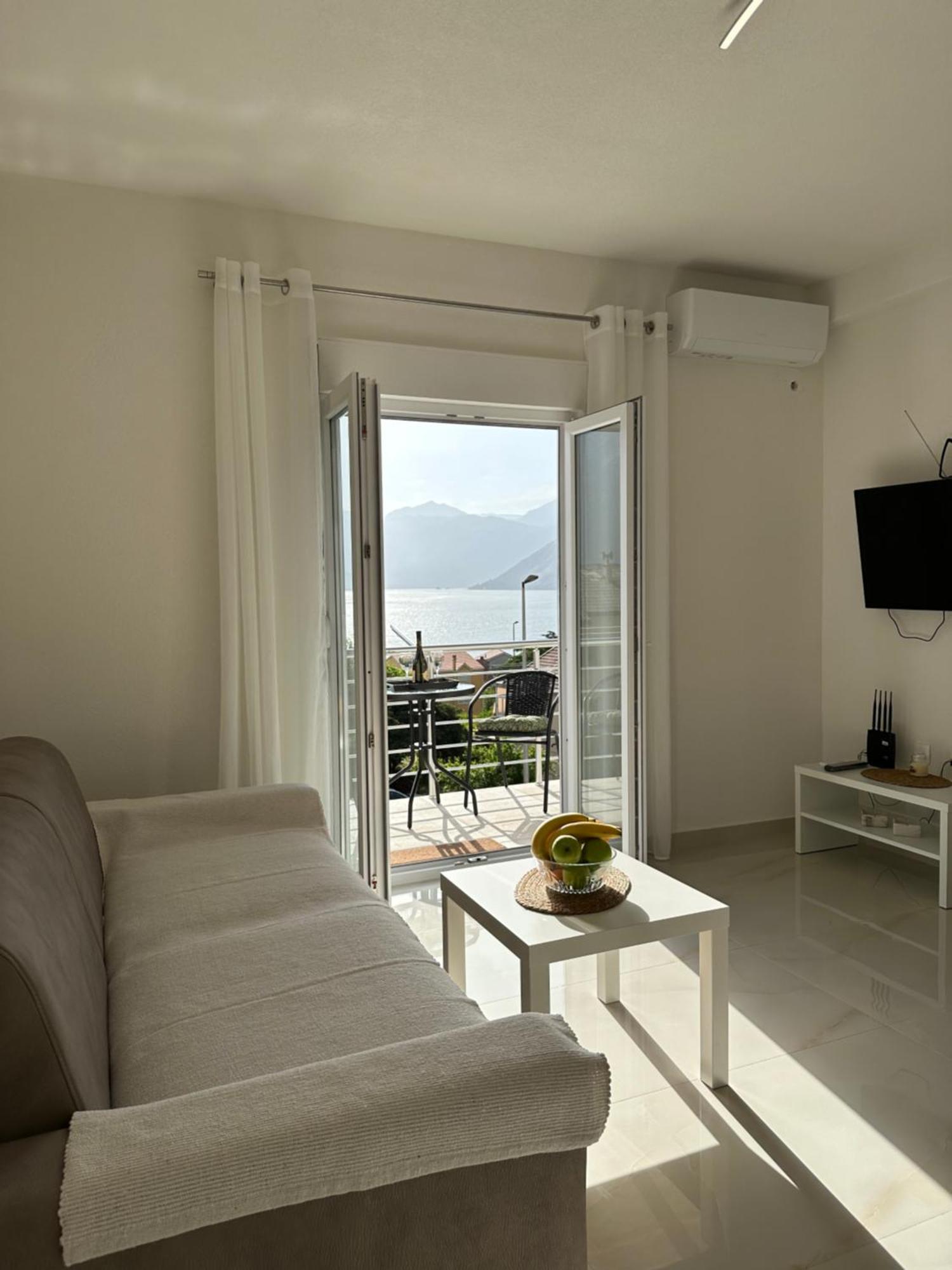Sunny Apartment Kotor Exteriör bild