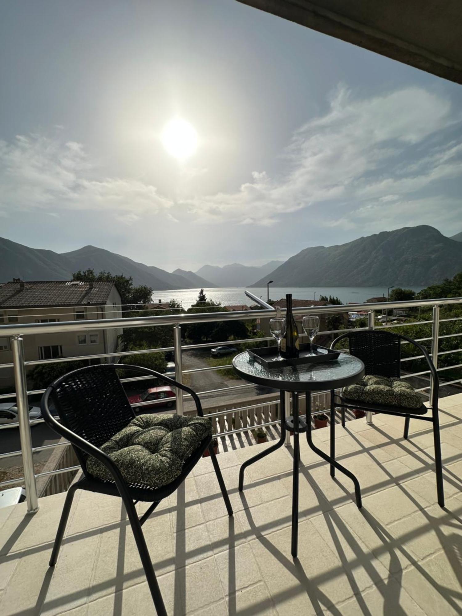 Sunny Apartment Kotor Exteriör bild